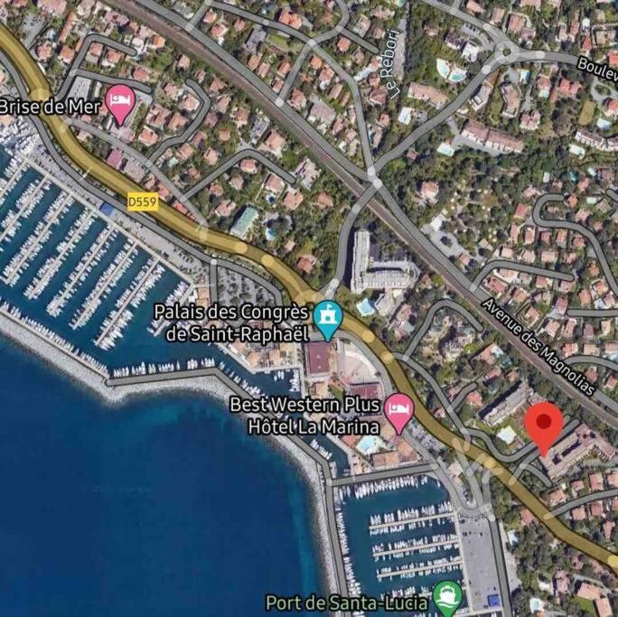 Face au Port Santa Lucia tout à pieds, calme, wifi Saint-Raphaël Extérieur photo